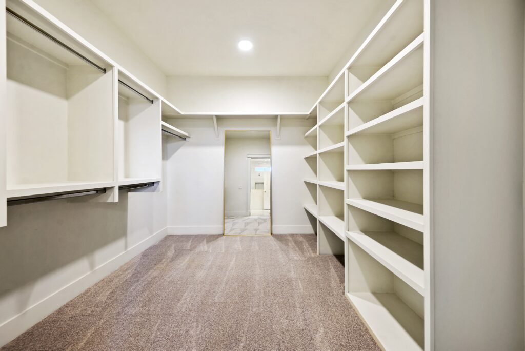 028_Closet